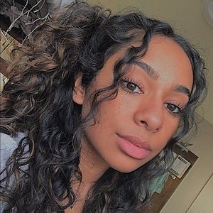 Meet your Posher, Joya